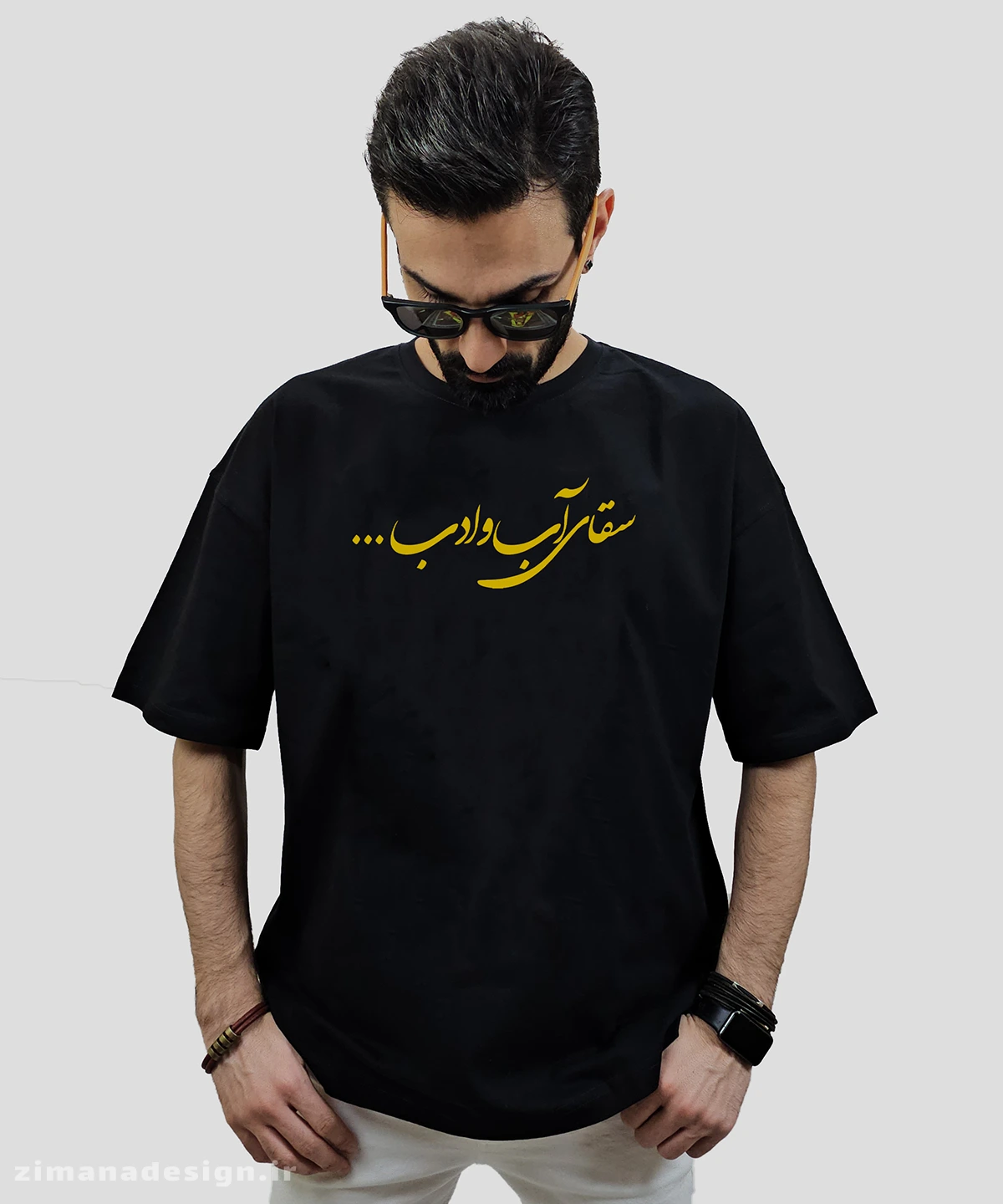 zimanaproduct-0720-l-b3 تیشرت لش مردانه و زنانه مذهبی طرح سقای آب و ادب ... کد 720 - Image 1